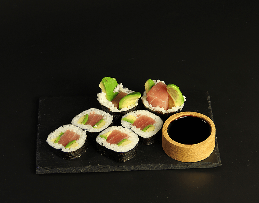 Futomak with Tuna and Avocado - classic futomak sushi with delivery in Toruń