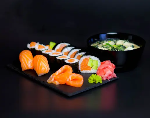 Salmon Mix Lunch 16 pcs