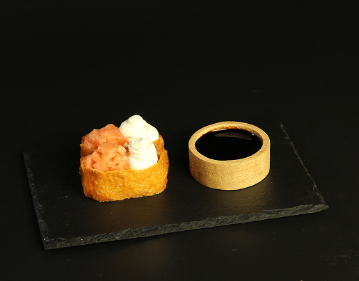 Inari Gunkans with Salmon and Cheese - gunkan sushi with delicious additions, delivery in Toruń