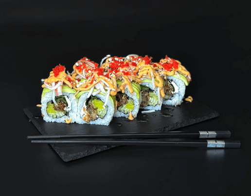 Avokado Krab Roll – kremowa rolka z krabem, surimi i świeżymi dodatkami