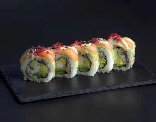 Dragon Czerwony — efektowne rolki dragon sushi z dostawą w Toruniu