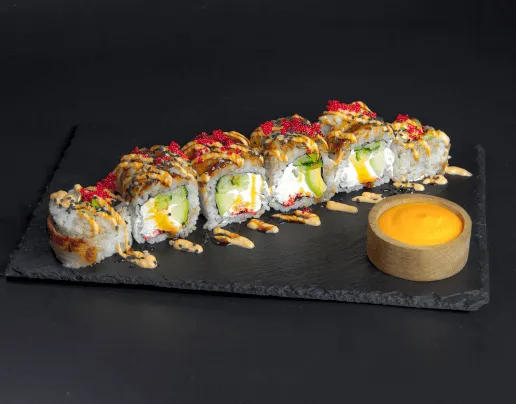Dragon Złoty — efektowne rolki dragon sushi z dostawą w Toruniu